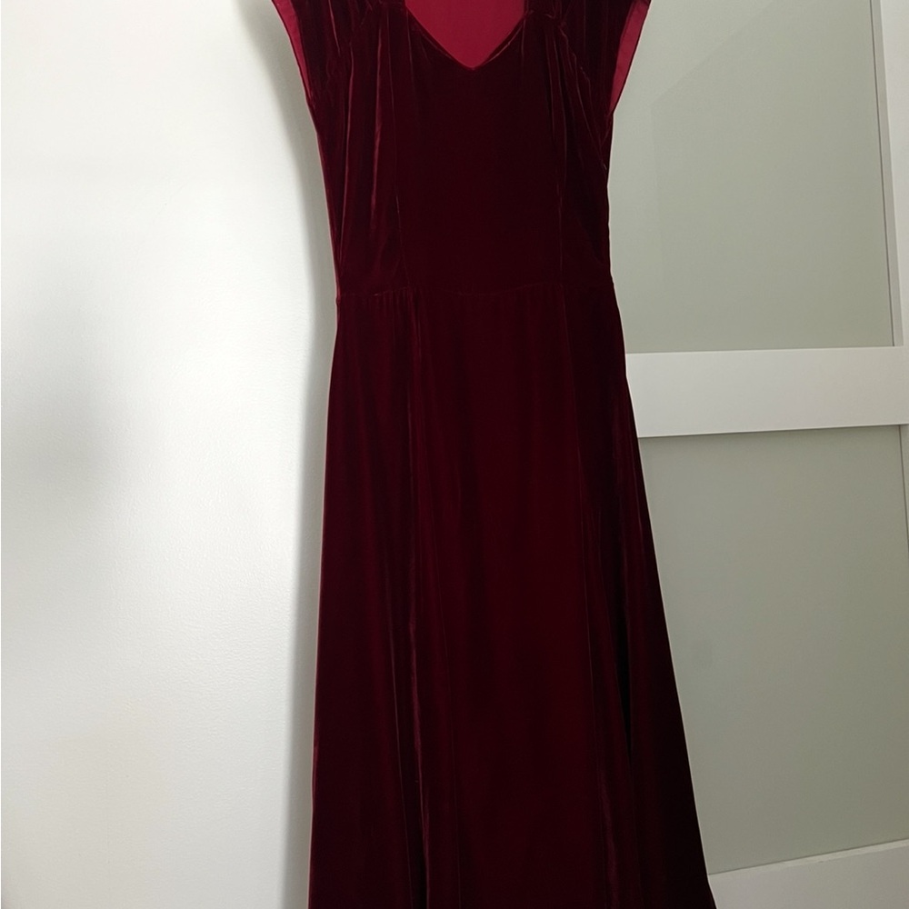 Trashy Diva wine velvet bustle dress XS

Elegant Burgundy Velvet Dress